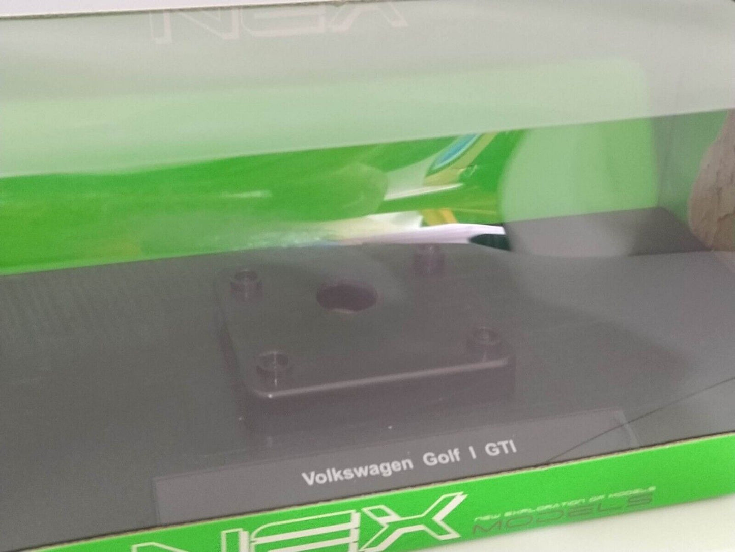 Box + Basetta Volkswagen Golf GTI I - Welly 1:18 (Only Box)