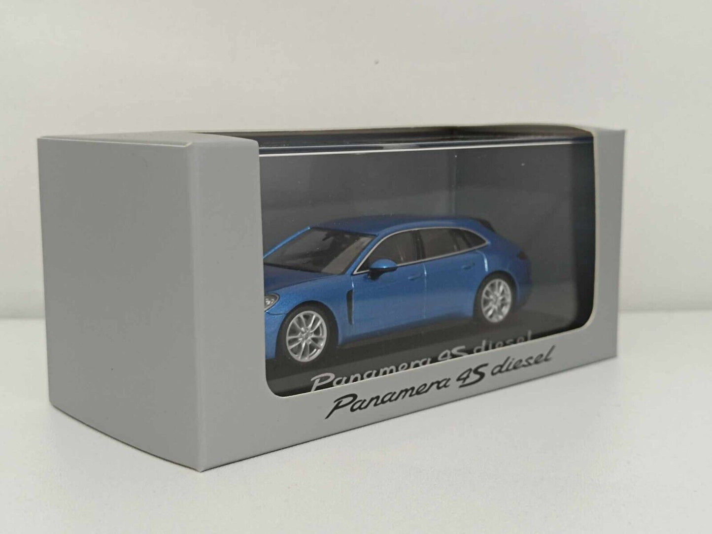 Porsche Panamera 4S Diesel - Minichamps 1:43 GM Shop