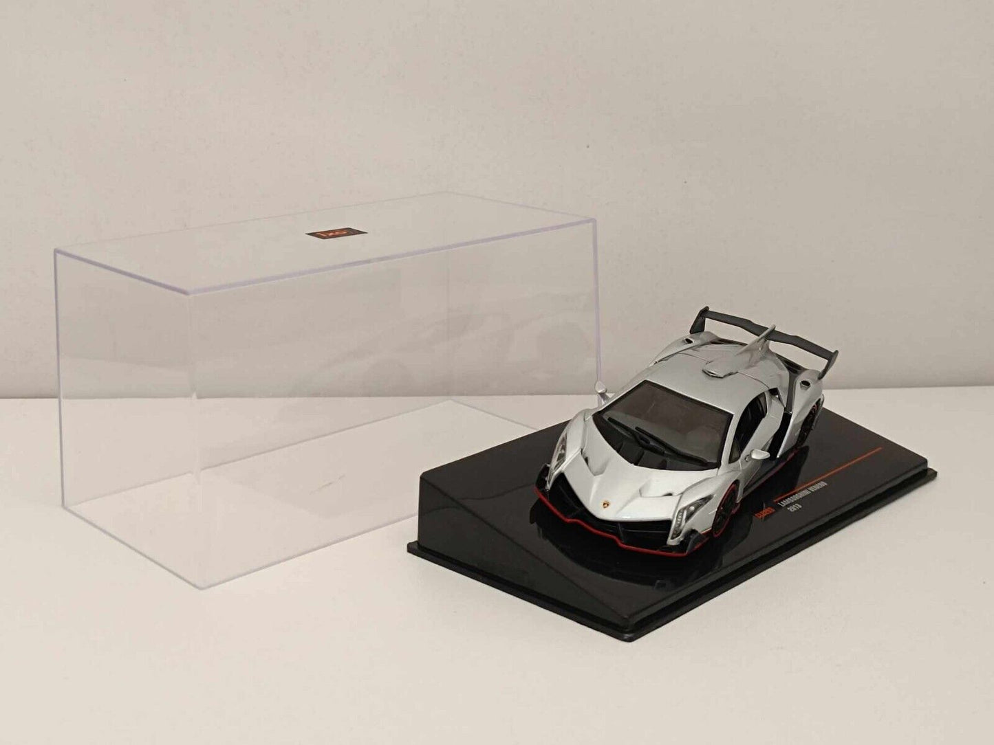Lamborghini Veneno (2013) - Ixo Models 1:43 GM Shop