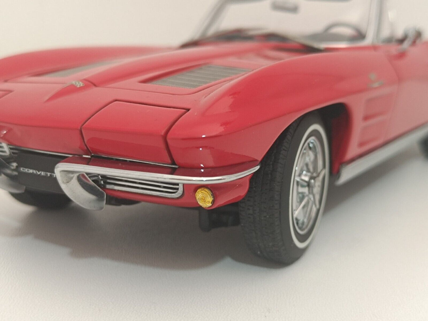 Chevrolet Corvette Covertible Sting Ray 1963 - Autoart 1:18 GM Shop