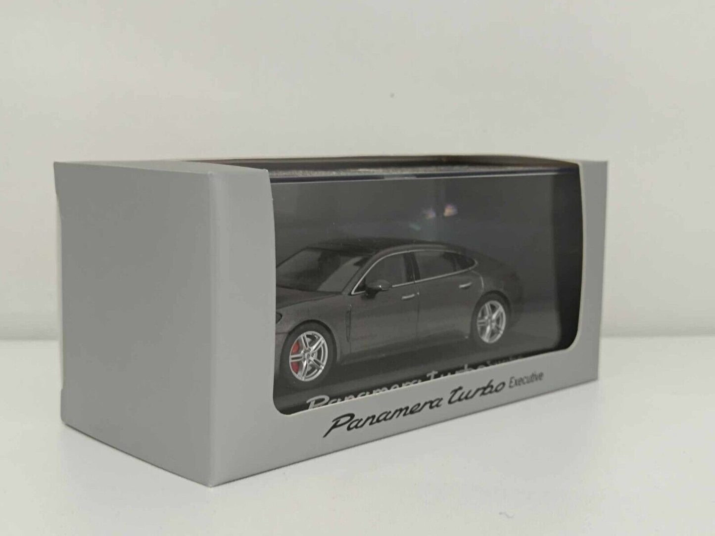 Porsche Panamera Turbo Executive - Minichamps 1:43 GM Shop