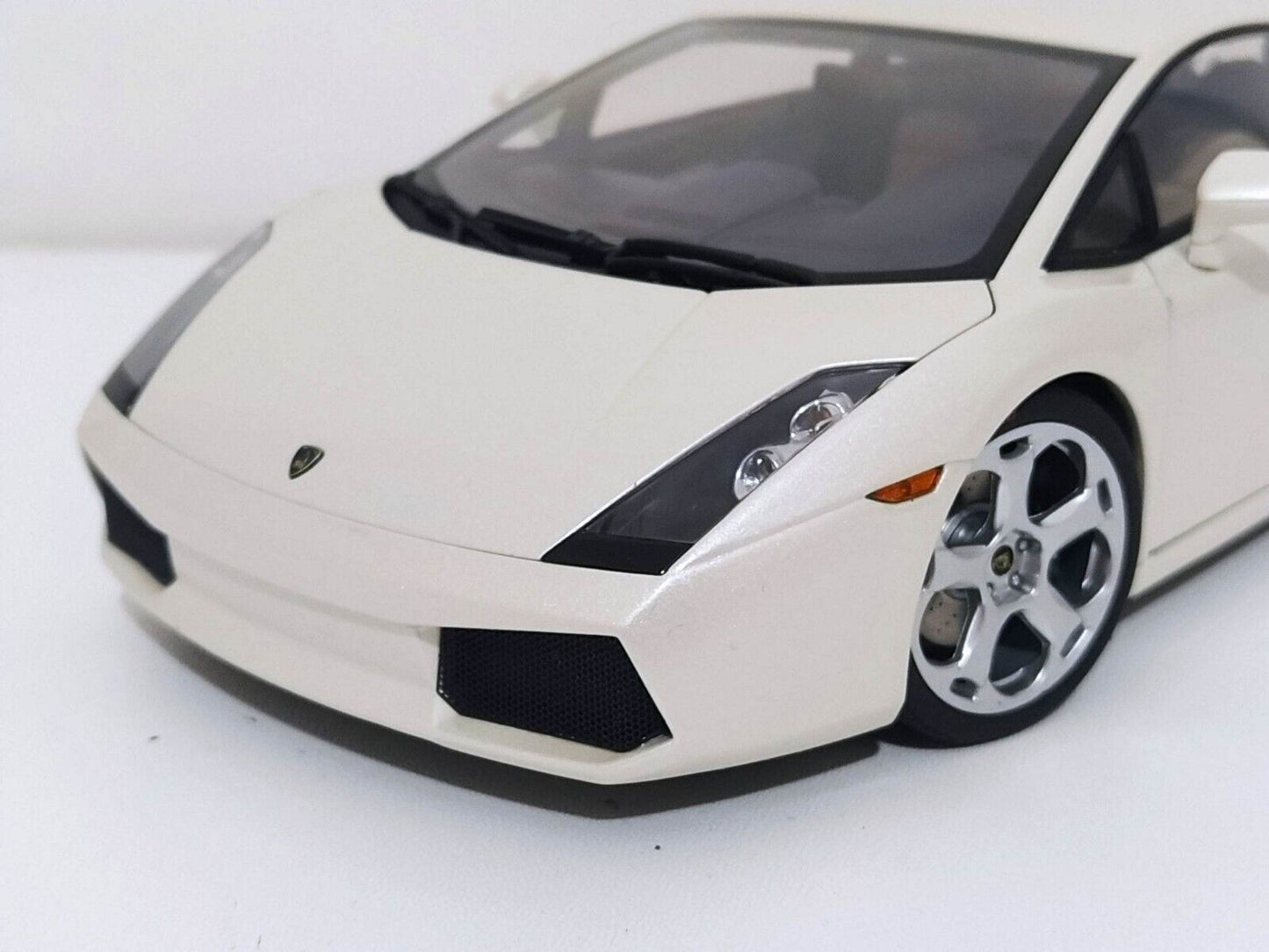 Lamborghini Gallardo (Ballon White) - Autoart 1:18