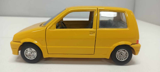 Fiat 500 - 1993 Giallo Yellow Burago Bburago Made in Italy 1:24 Usato 1/24