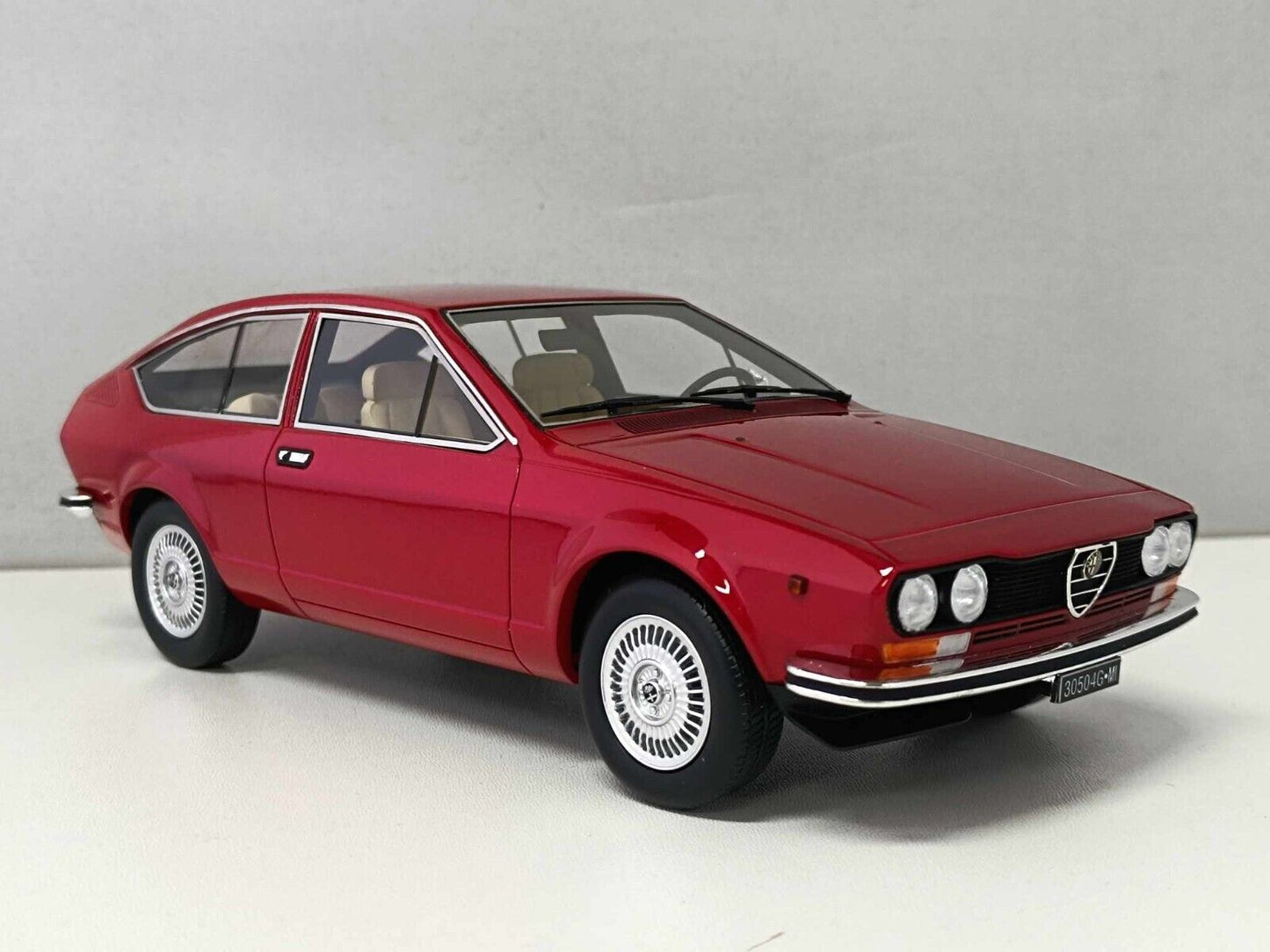 Alfa Romeo Alfetta GT 1.6 1976 Laudoracing 1/18 Rossa Usato Edizione Limitata