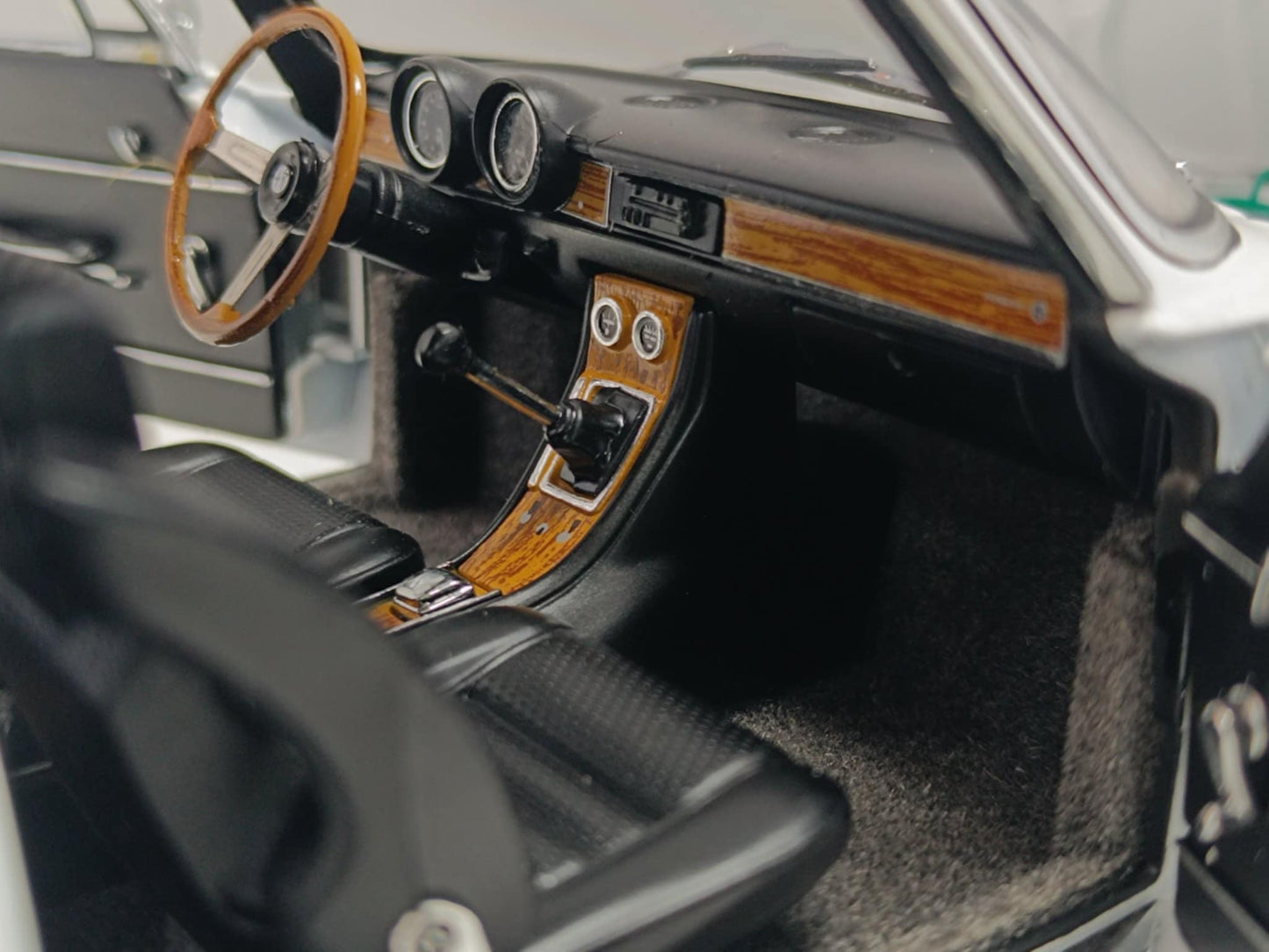 Alfa Romeo 1750 GTV 1967 White Bianco - Autoart 1:18 Usato 1/18