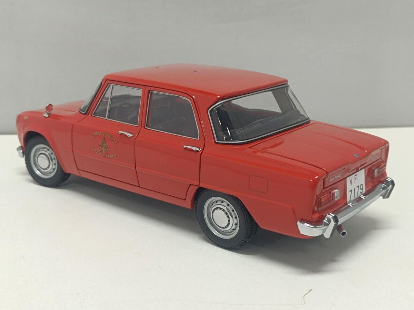 Alfa Romeo Giulia 1300 Vigili del fuoco 1970 Minichamps 1:18 Usato Limited 500