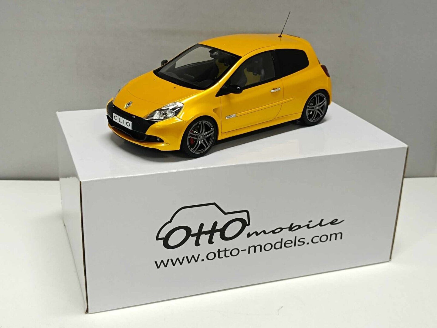 Renault Clio 3 RS ph.2 Sport Cup yellow 2010 Ottomobile 1:18 Nuovo Limited