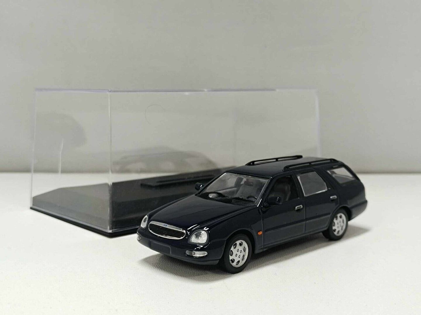 Ford Scorpio Break 1995 Blue Navy - Minichamps 1:43 + Teca