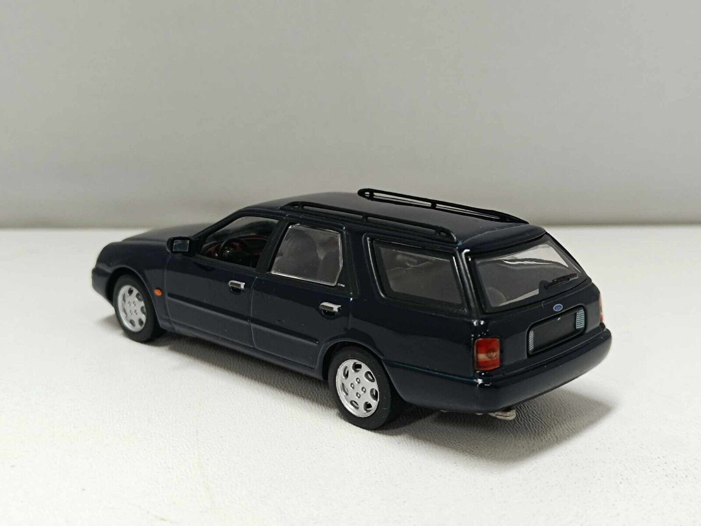 Ford Scorpio Break 1995 Blue Navy - Minichamps 1:43 + Teca