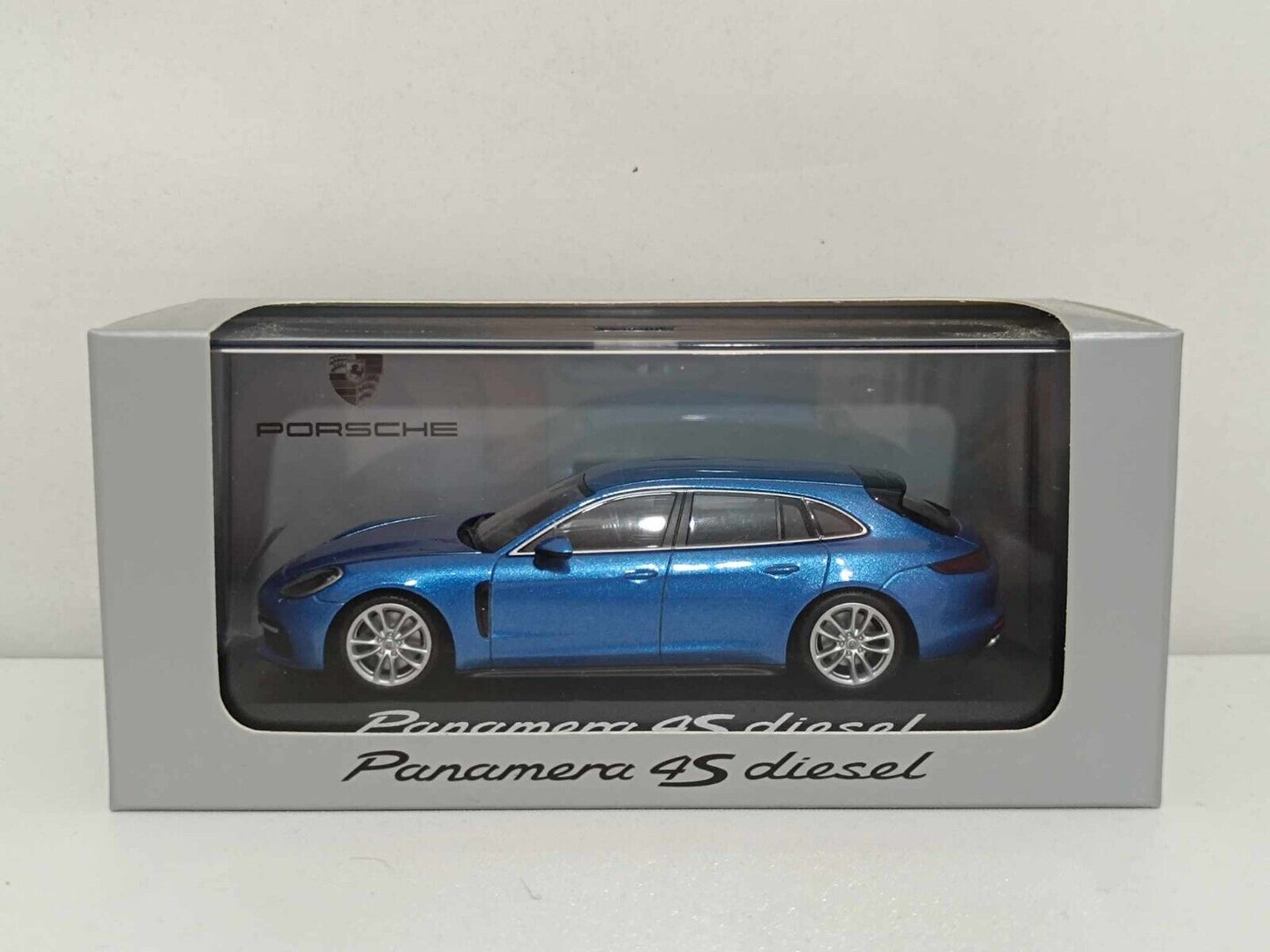 Porsche Panamera 4S Diesel - Minichamps 1:43 GM Shop