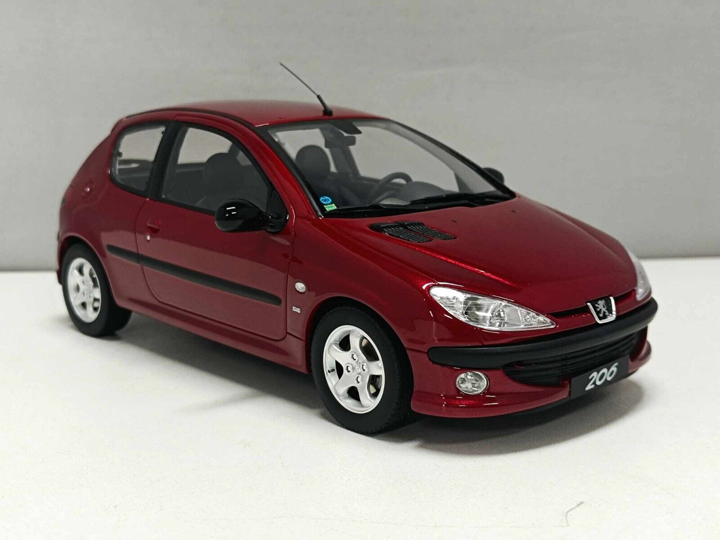 Peugeot 206 S16 Red 2003 - Ottomobile 1:18 Nuovo Limited Edition