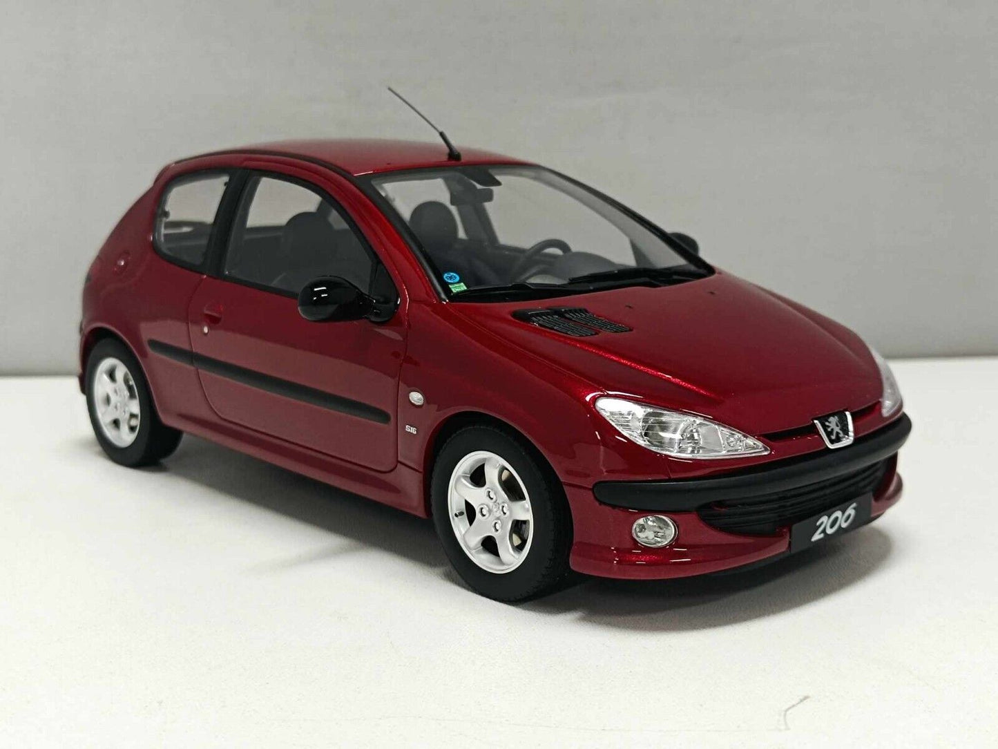 Peugeot 206 S16 Red 2003 - Ottomobile 1:18 Nuovo Limited Edition