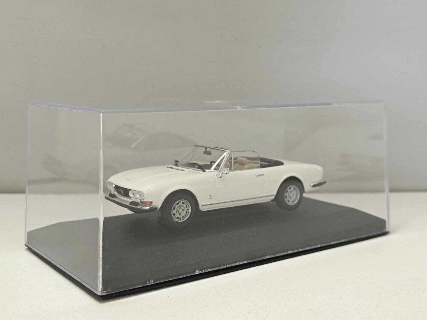 Peugeot 504 Cabriolet 1977 Blanc Alaska Minichamps 1:43 Limited Edition 2.640 Pz