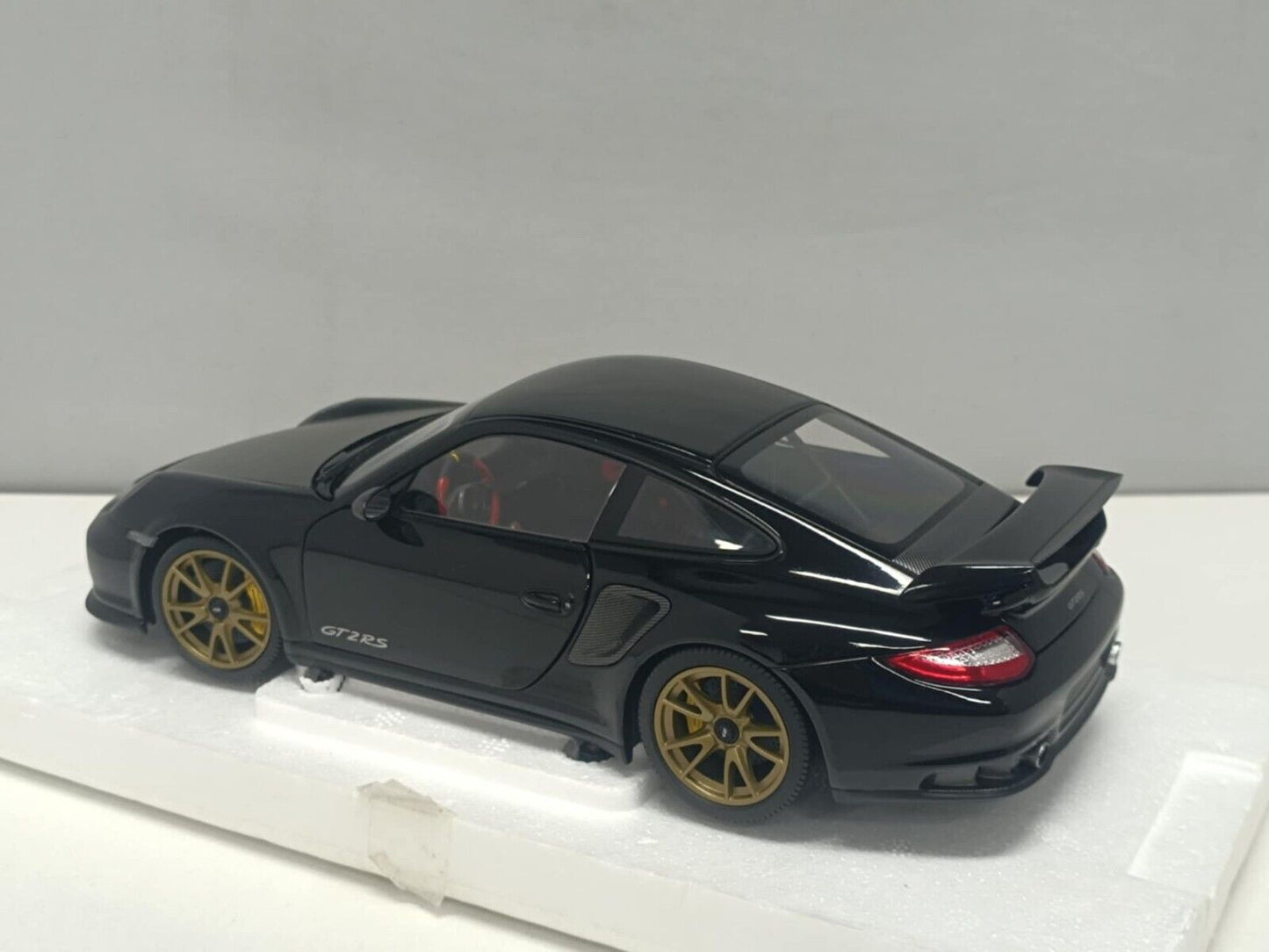 Porsche 911 GT2 RS 2011 Black With Gold Wheels Minichamps 1:18 Usato + Box Rare