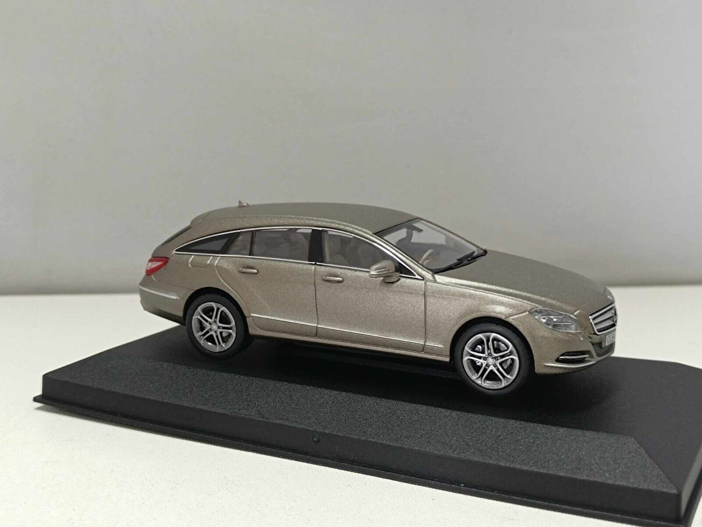 Mercedes-Benz CLS Klasse Shooting Brake 2010 - Norev 1:43 Usato