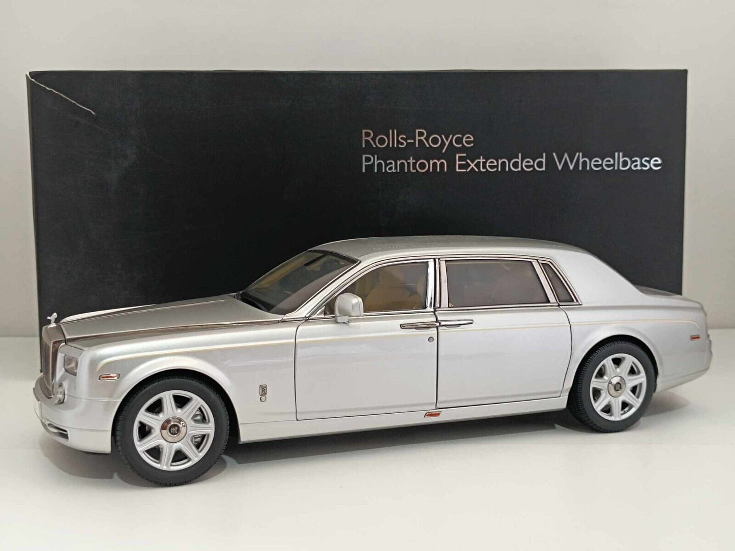 Rolls-Royce Phantom Extended Wheelbase (Very Rare) - Kyosho 1:18 GM Shop