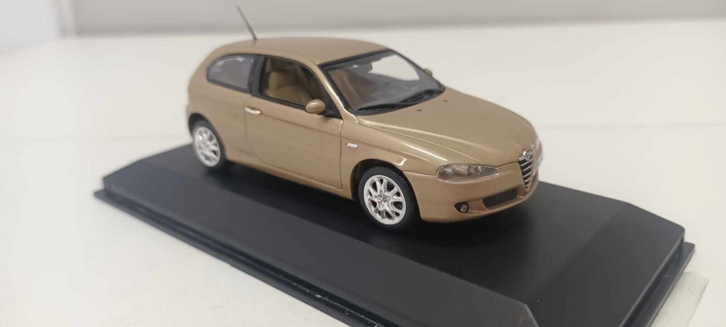 Alfa Romeo 147 Restyling 2 Serie 2005 Gold Luci Di Amalfi Minichamps 1:43 Teca