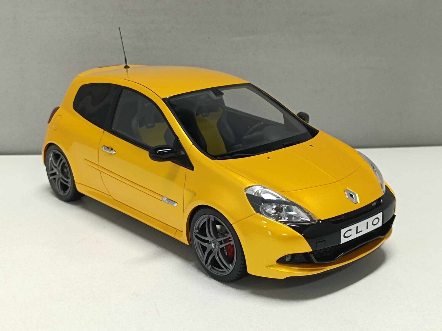 Renault Clio 3 RS ph.2 Sport Cup yellow 2010 Ottomobile 1:18 Nuovo Limited