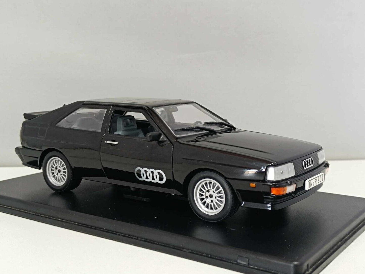 Audi Quattro 2.li Turbo 4 Nero Black 1986 Edicola Leo Models 1:24 Usato + Teca