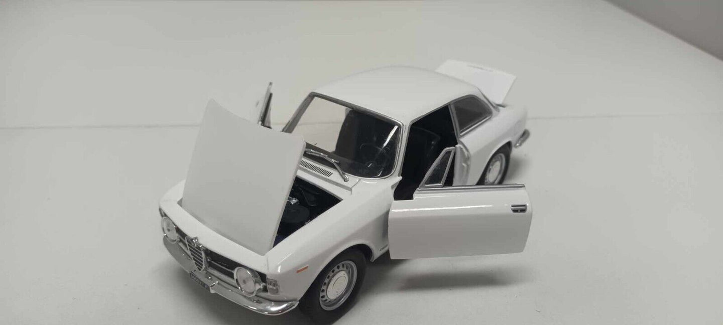 Alfa Romeo Giulia GT 1300 Junior 1965 Bianco White Edicola By Metro 1:24 Usato