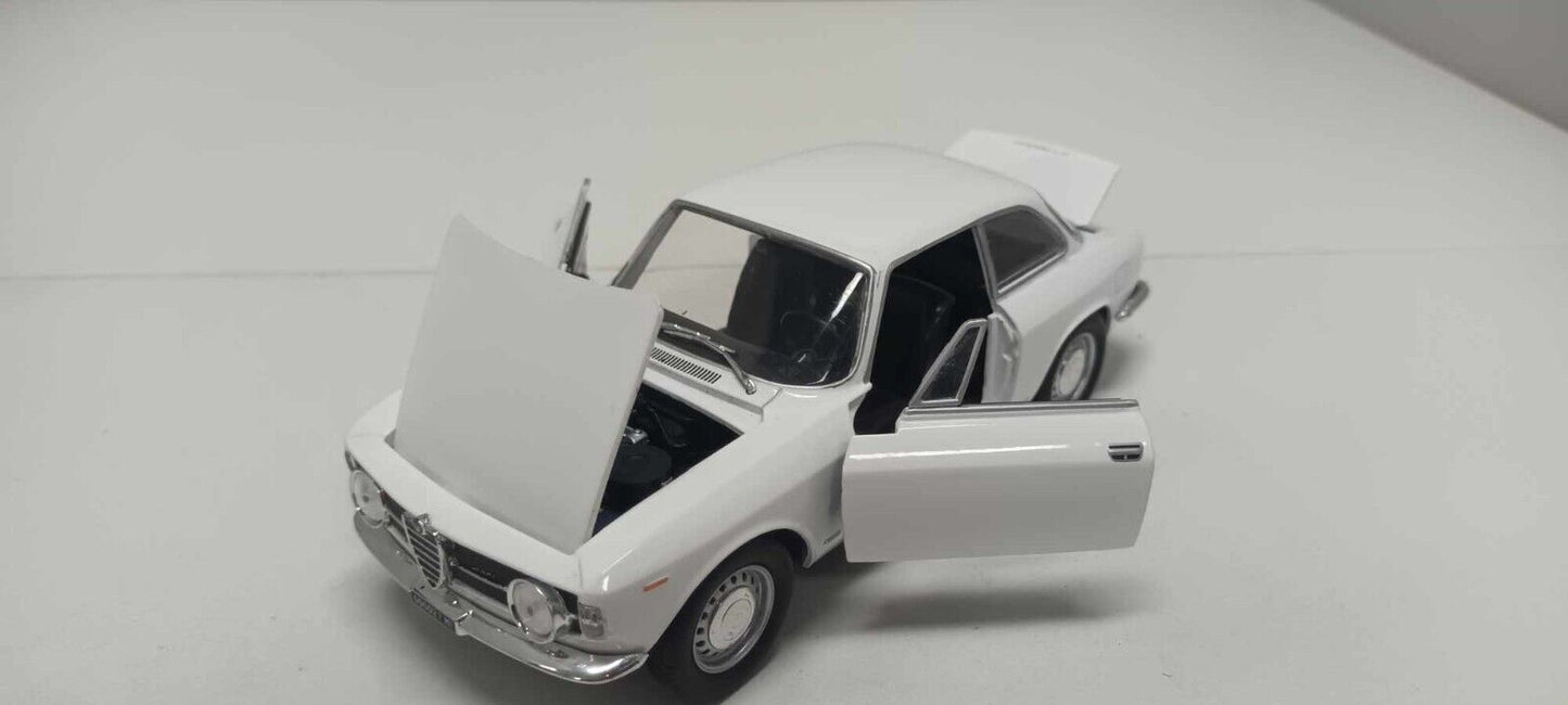 Alfa Romeo Giulia GT 1300 Junior 1965 Bianco White Edicola By Metro 1:24 Usato