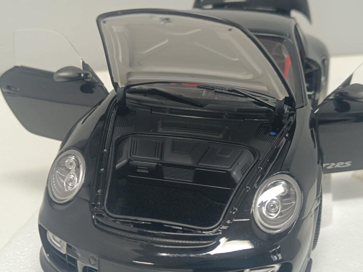 Porsche 911 GT2 RS 2011 Black With Gold Wheels Minichamps 1:18 Usato + Box Rare