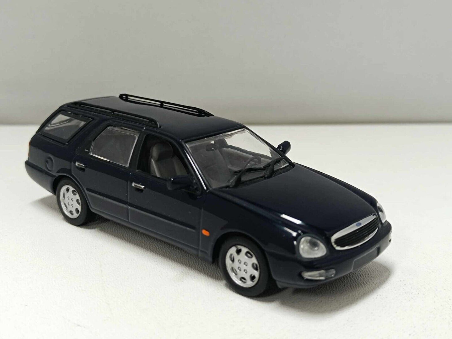 Ford Scorpio Break 1995 Blue Navy - Minichamps 1:43 + Teca
