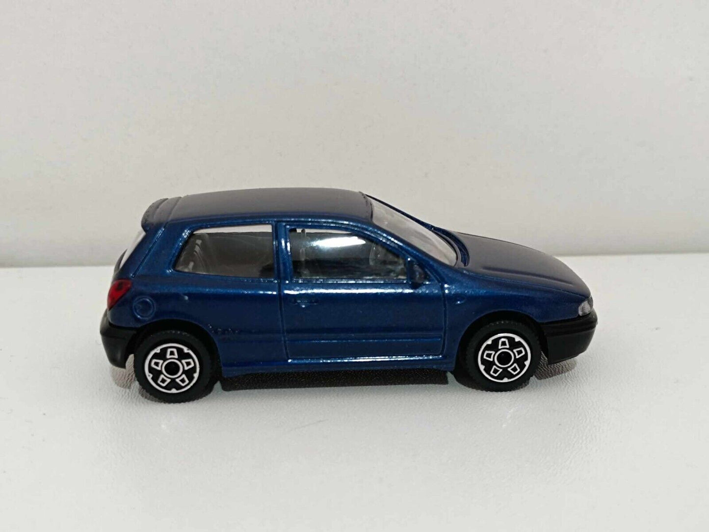 Fiat Bravo (Blu Met) - Burago 1:43 GM Shop