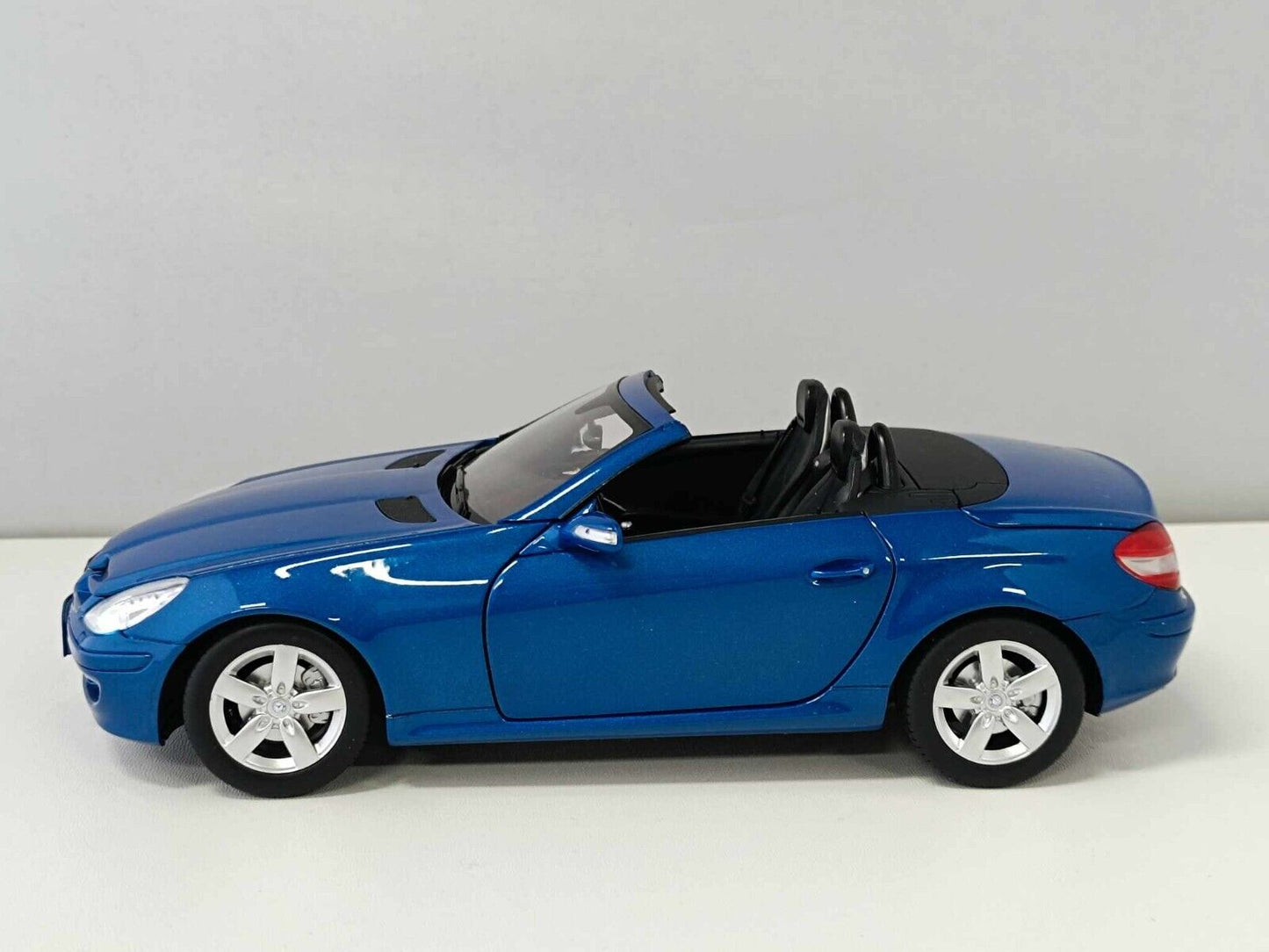 Mercedes-Benz SLK Class 2004 Minichamps 1/18 Blu Metallizzato Usato + Box