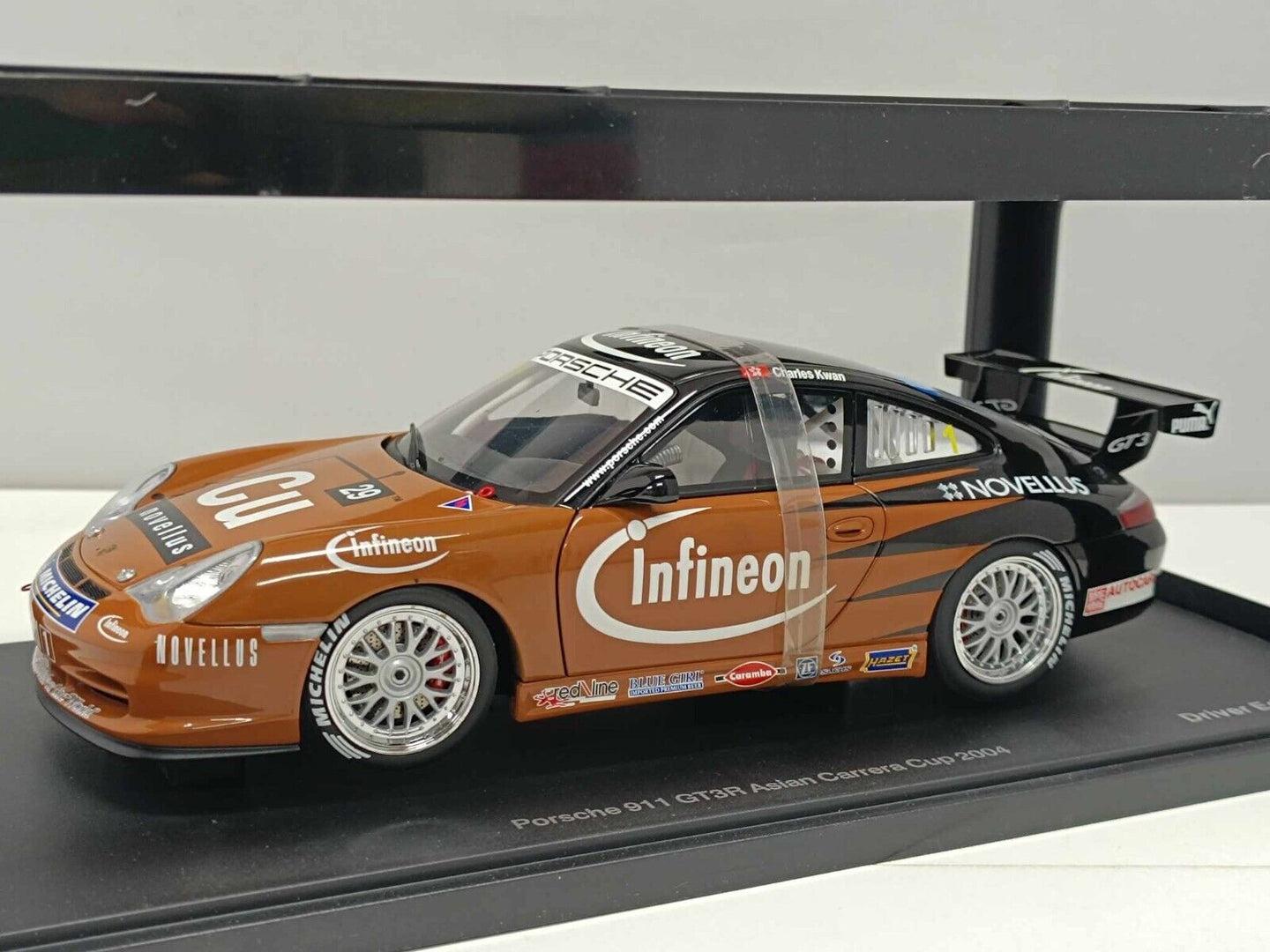 Porsche 911 (996) GT3R Asian Carrera Cup 2004 C.Kwan Driver Edition Autoart 1:18