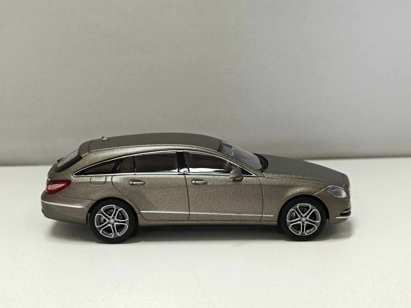 Mercedes-Benz CLS Klasse Shooting Brake 2010 - Norev 1:43 Usato