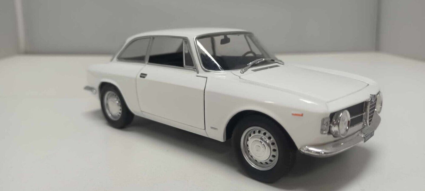 Alfa Romeo Giulia GT 1300 Junior 1965 Bianco White Edicola By Metro 1:24 Usato