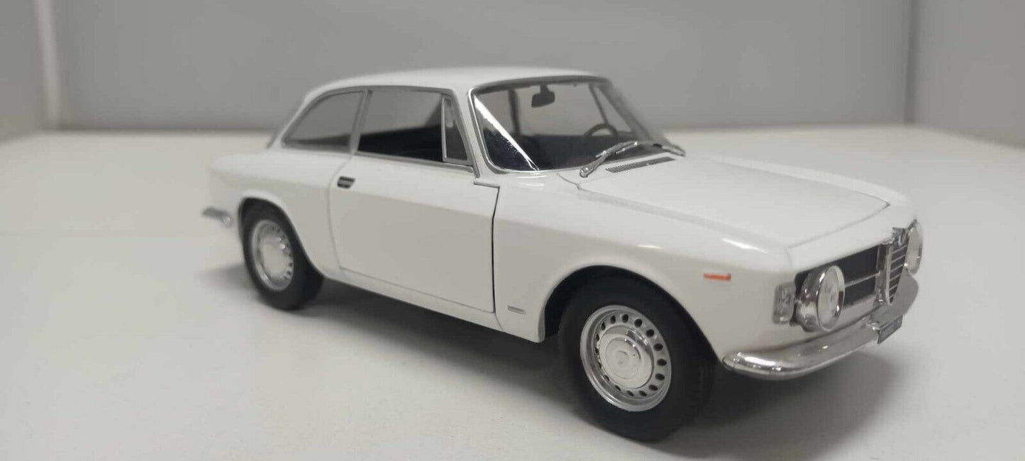 Alfa Romeo Giulia GT 1300 Junior 1965 Bianco White Edicola By Metro 1:24 Usato