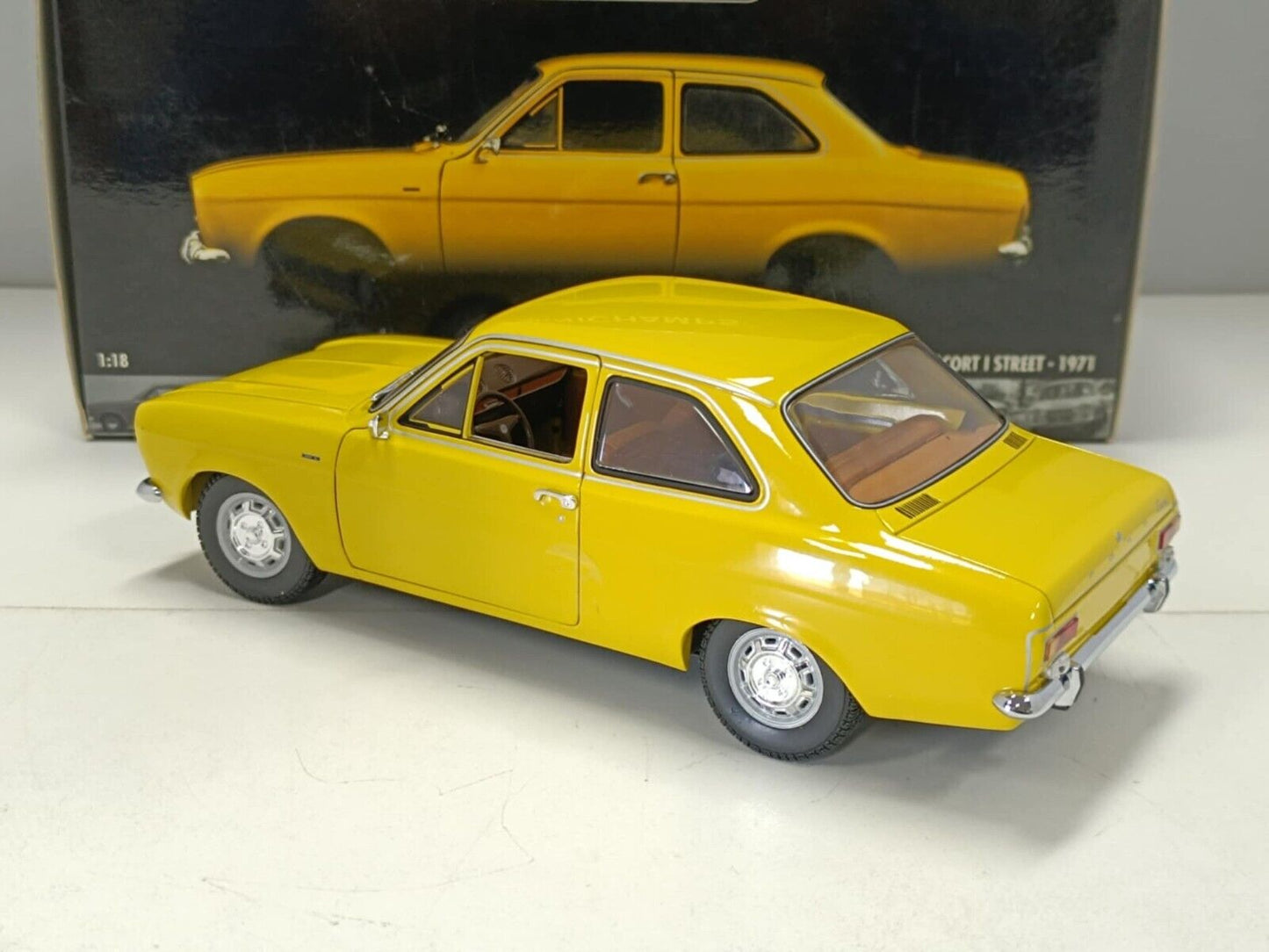 Ford Escort I Street 1971 Giallo Yellow Minichamps 1:18 Usato + Box 1/18