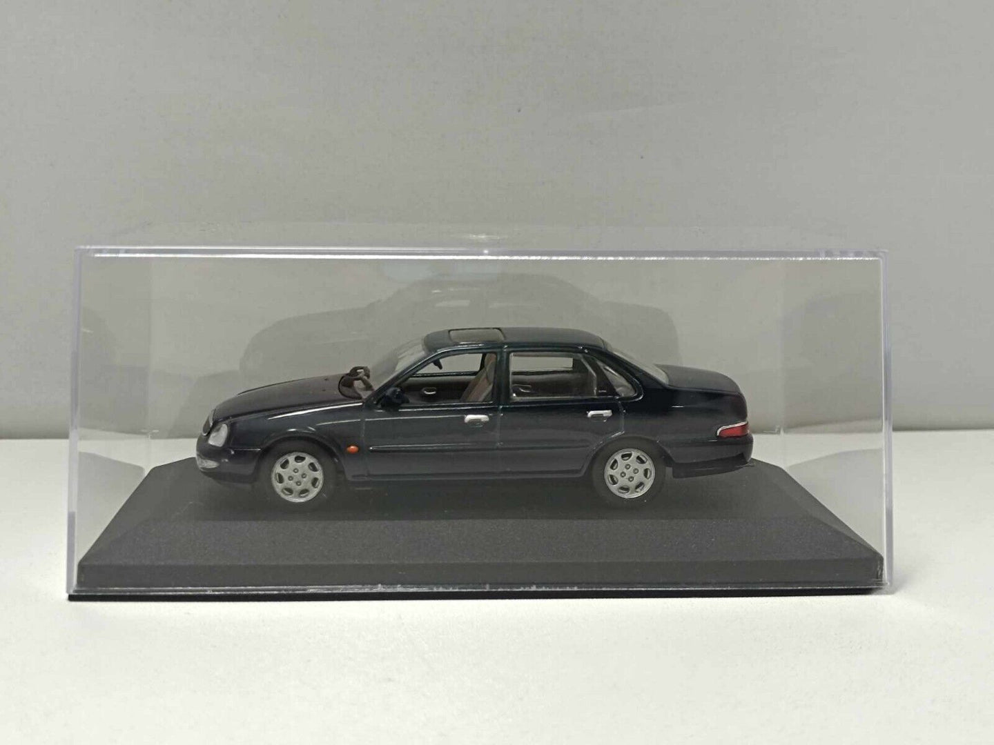 Ford Scorpio Saloon 1995 Blue Navy - Minichamps 1:43 Usato Teca