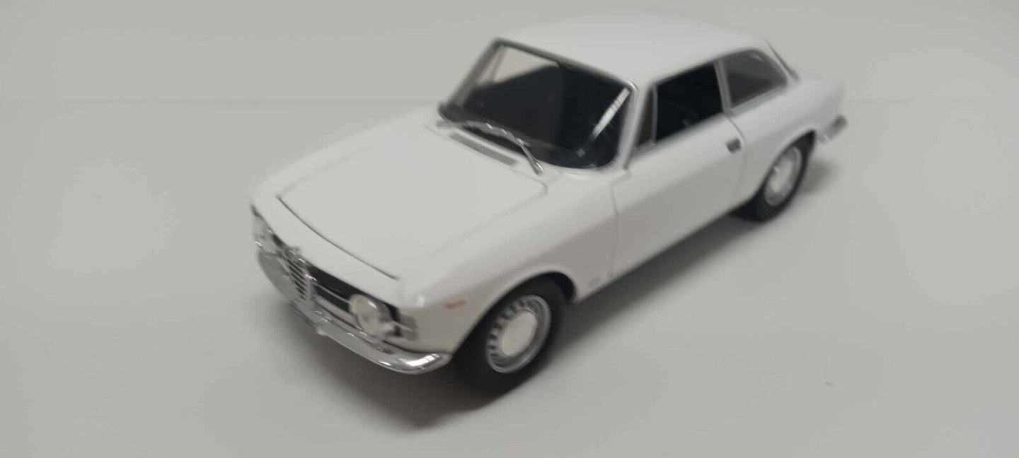 Alfa Romeo Giulia GT 1300 Junior 1965 Bianco White Edicola By Metro 1:24 Usato
