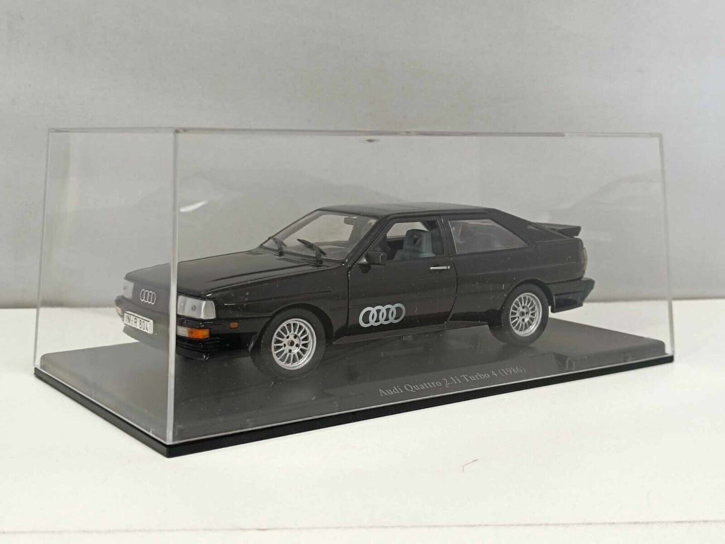 Audi Quattro 2.li Turbo 4 Nero Black 1986 Edicola Leo Models 1:24 Usato + Teca