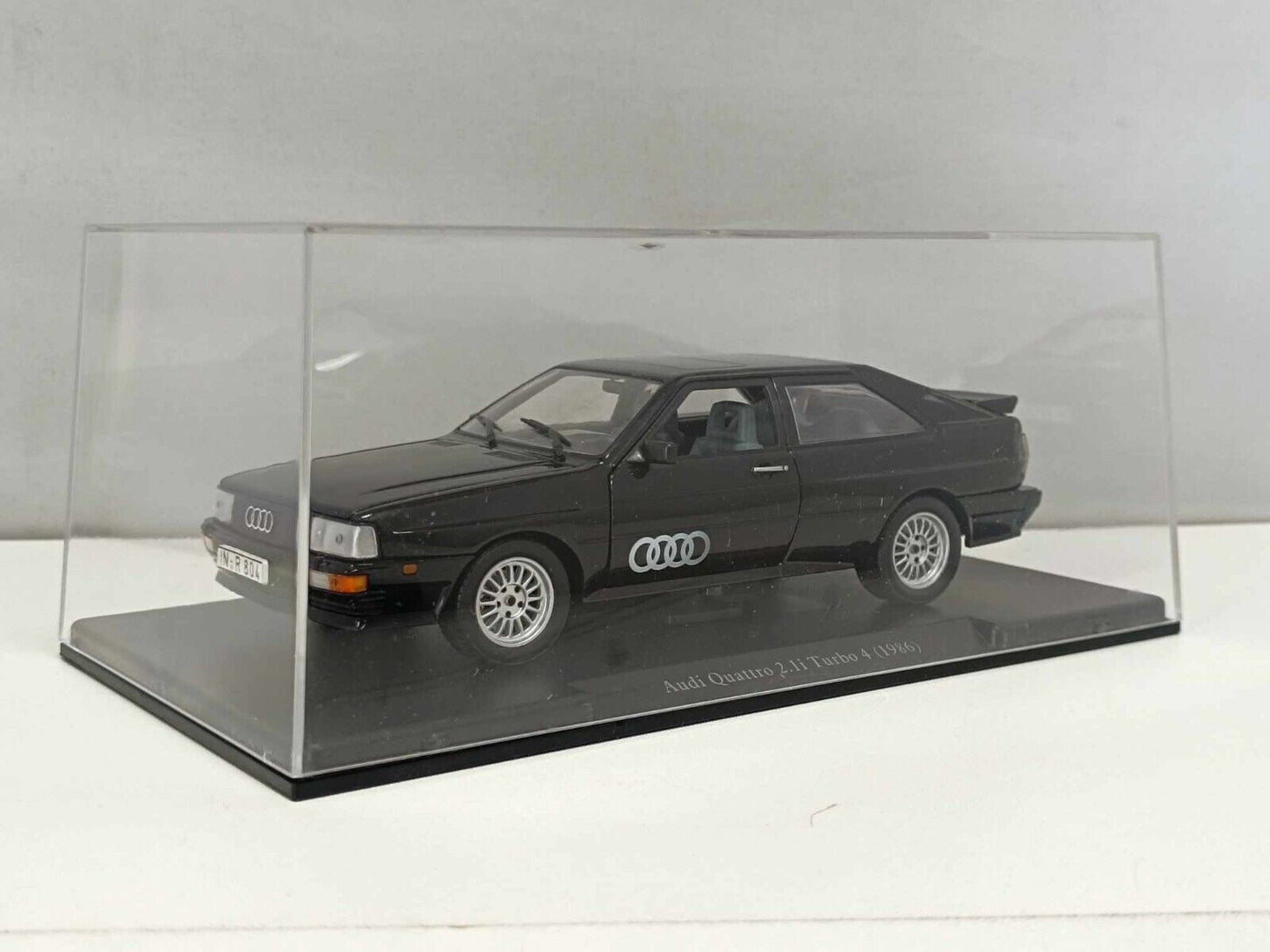 Audi Quattro 2.li Turbo 4 Nero Black 1986 Edicola Leo Models 1:24 Usato + Teca