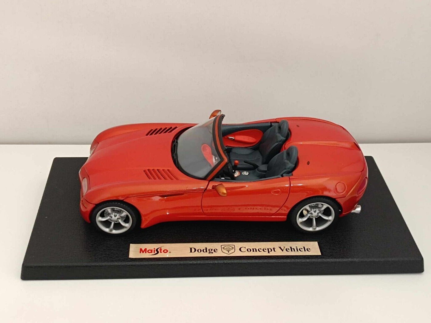 Dodge Concept Vehicle - Maisto 1:18 GM Shop