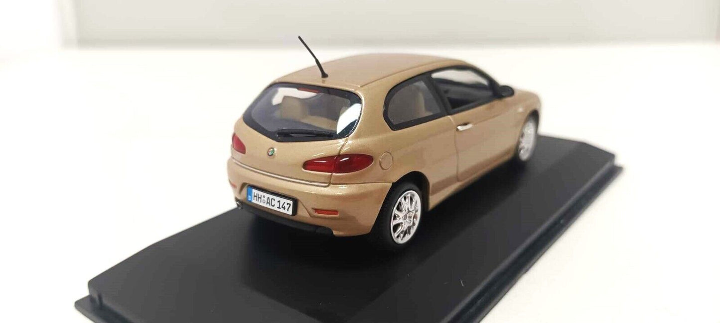 Alfa Romeo 147 Restyling 2 Serie 2005 Gold Luci Di Amalfi Minichamps 1:43 Teca