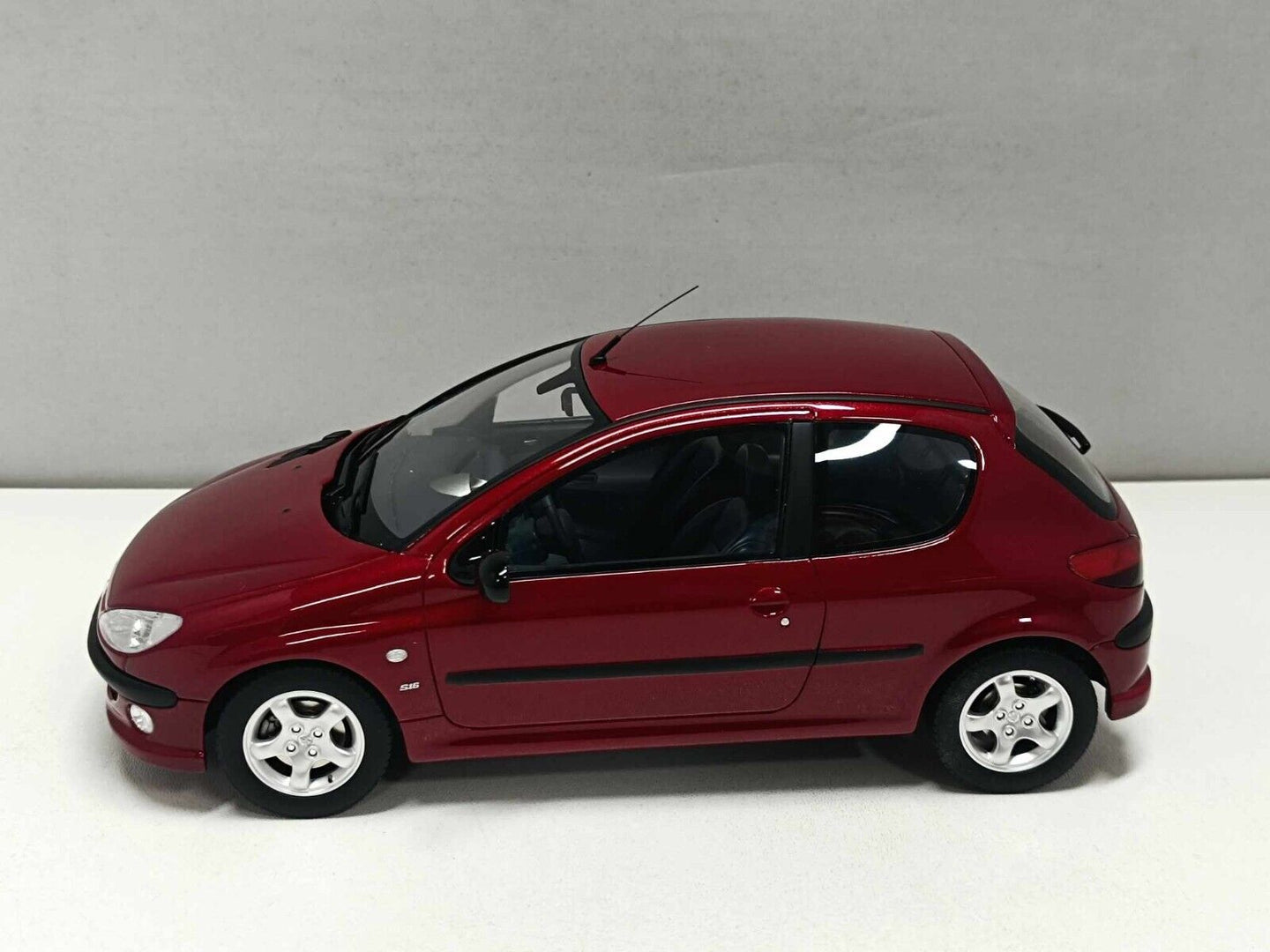 Peugeot 206 S16 Red 2003 - Ottomobile 1:18 Nuovo Limited Edition