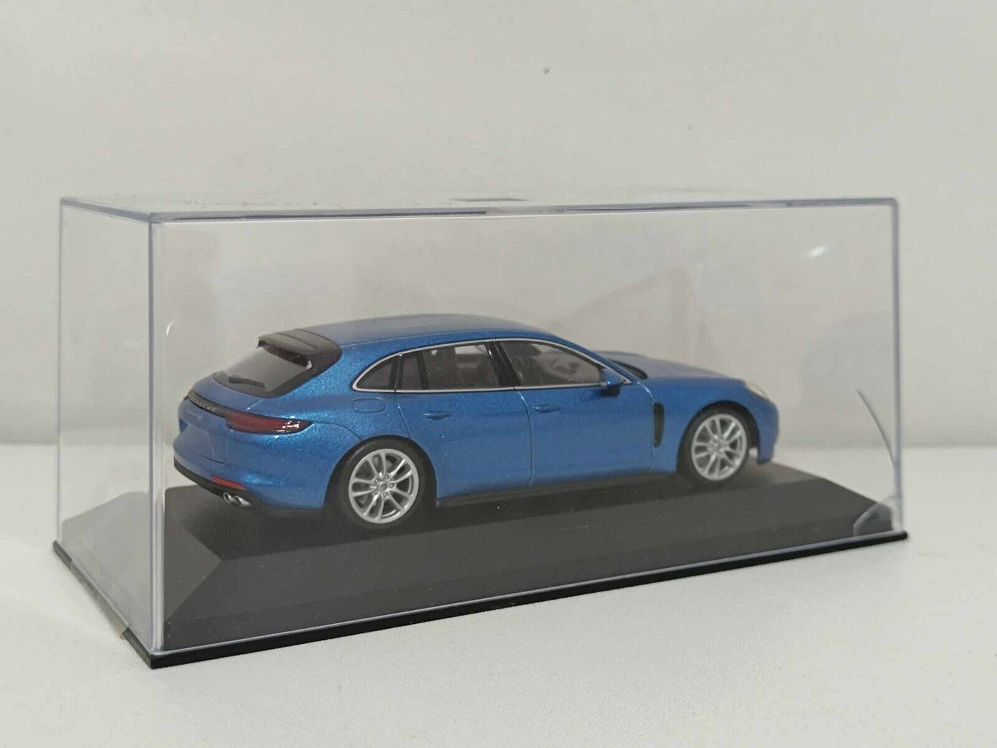 Porsche Panamera 4S Diesel - Minichamps 1:43 GM Shop