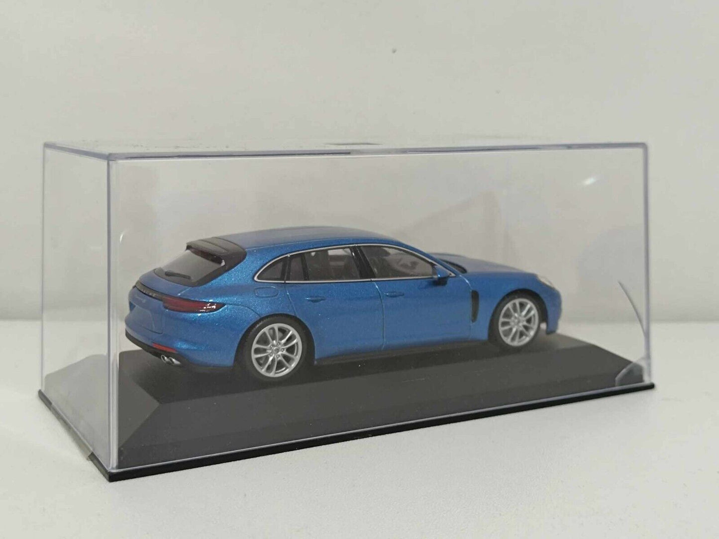 Porsche Panamera 4S Diesel - Minichamps 1:43 GM Shop