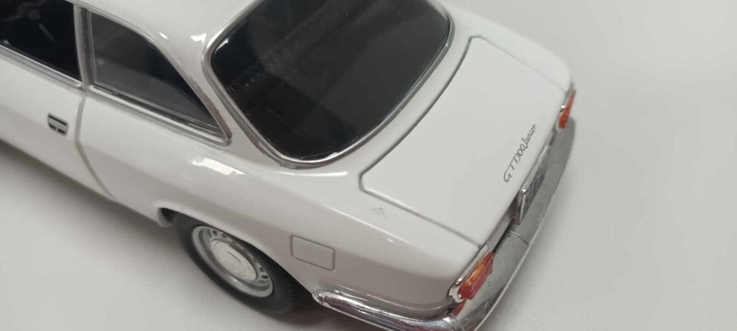 Alfa Romeo Giulia GT 1300 Junior 1965 Bianco White Edicola By Metro 1:24 Usato