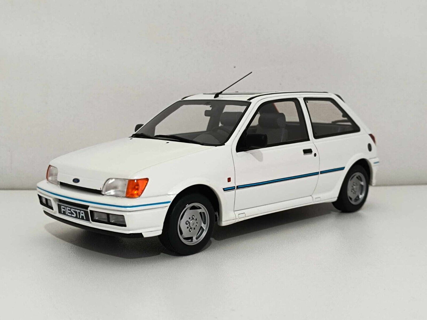 Ford Fiesta XR2I Mk3 1989 Bianco White Ottomobile 1:18 Nuovo OT967UVI 1/18