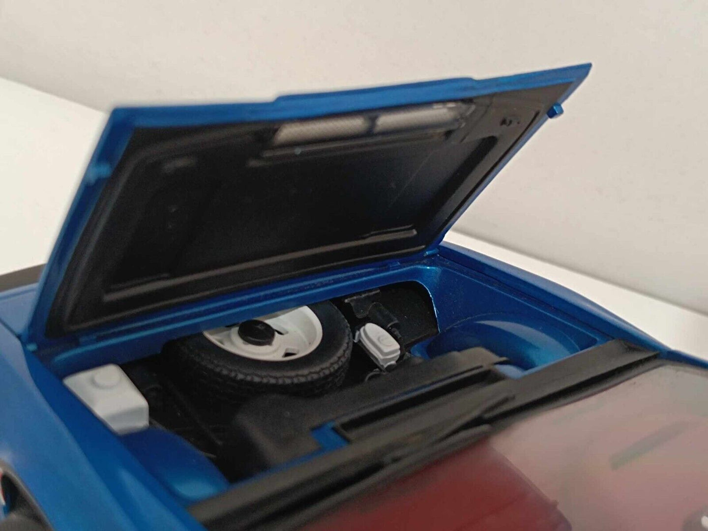 Lotus Esprit Turbo Essex Blue RHD - Autoart 1:18 GM Shop 