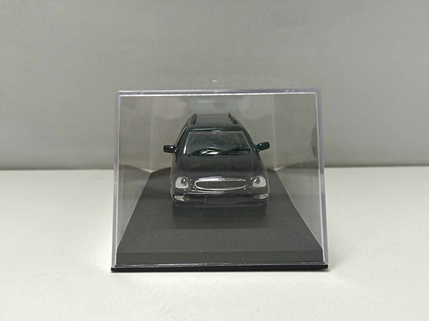 Ford Scorpio Break 1995 Blue Navy - Minichamps 1:43 + Teca