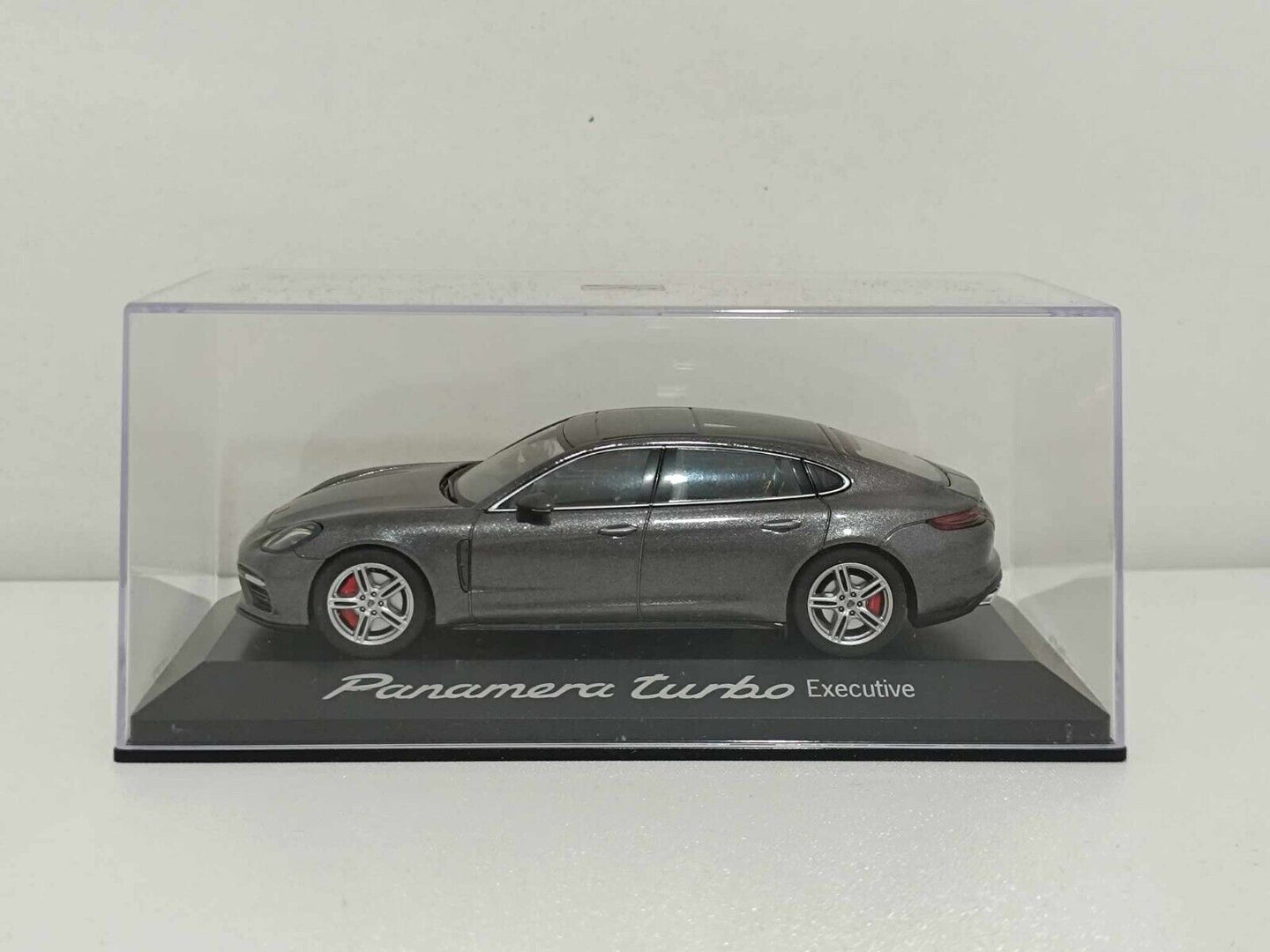 Porsche Panamera Turbo Executive - Minichamps 1:43 GM Shop