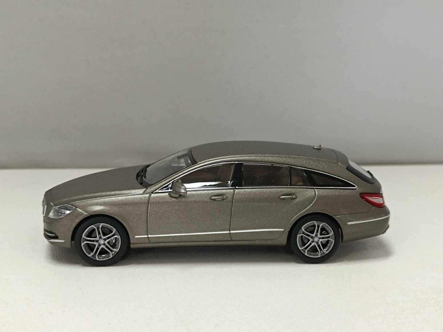 Mercedes-Benz CLS Klasse Shooting Brake 2010 - Norev 1:43 Usato