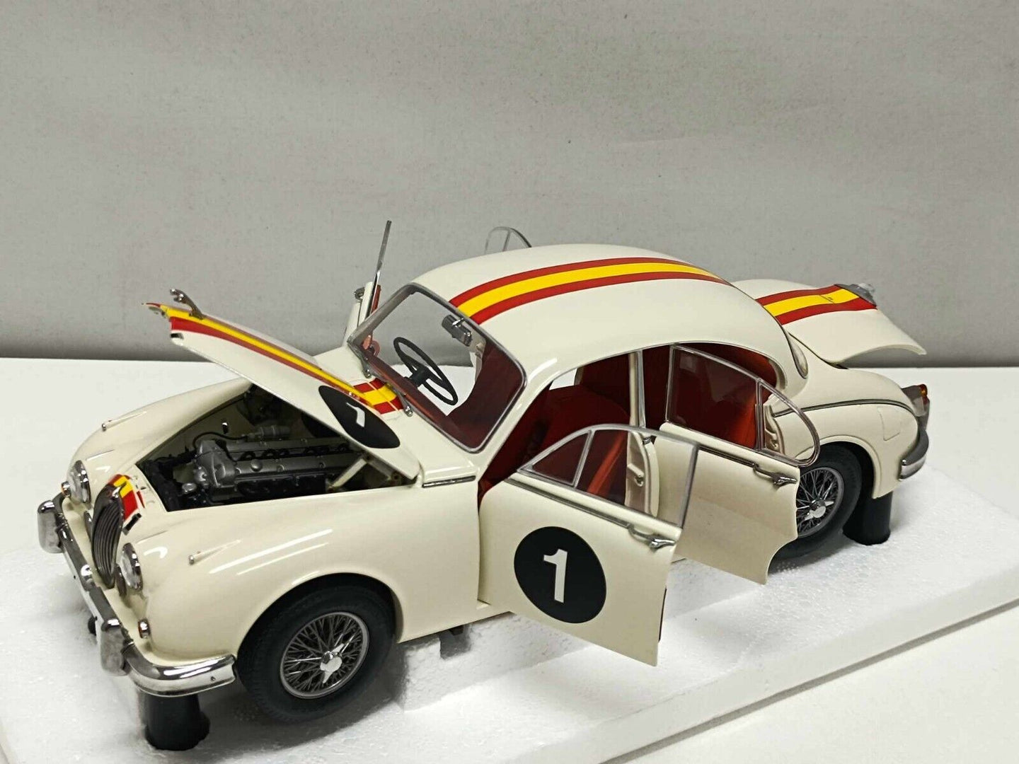 Jaguar Mark 2 3.8 Bob Jane 1962 #1 - Model-Icons 1:18 Limited Edition 2000 pezzi